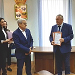 В администрации Карасунского внутригородского округа города Краснодара состоялось вручение свидетельств на Доску почёта округа